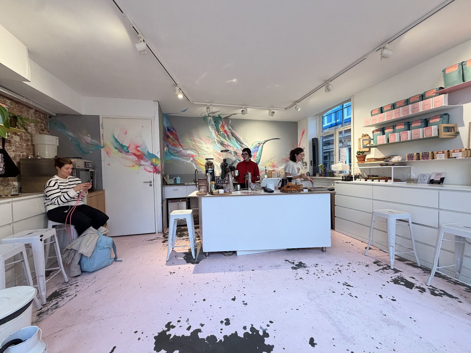 Hummingbird Coffee Amsterdam: the place