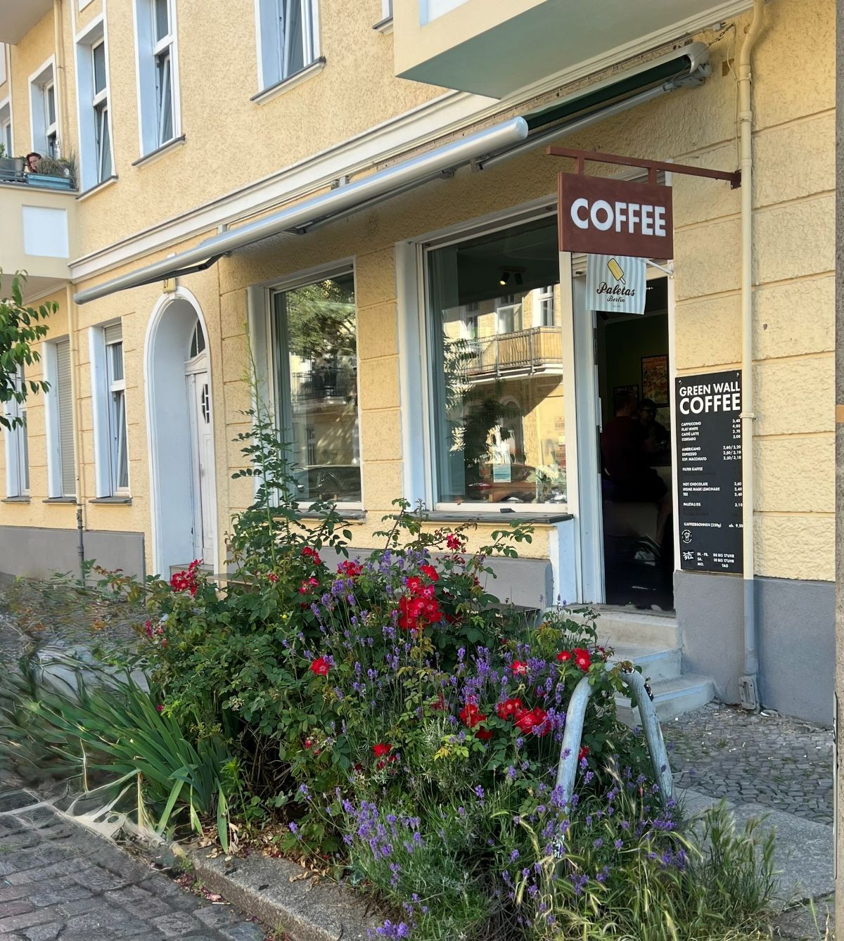 Green Wall Coffee: the place