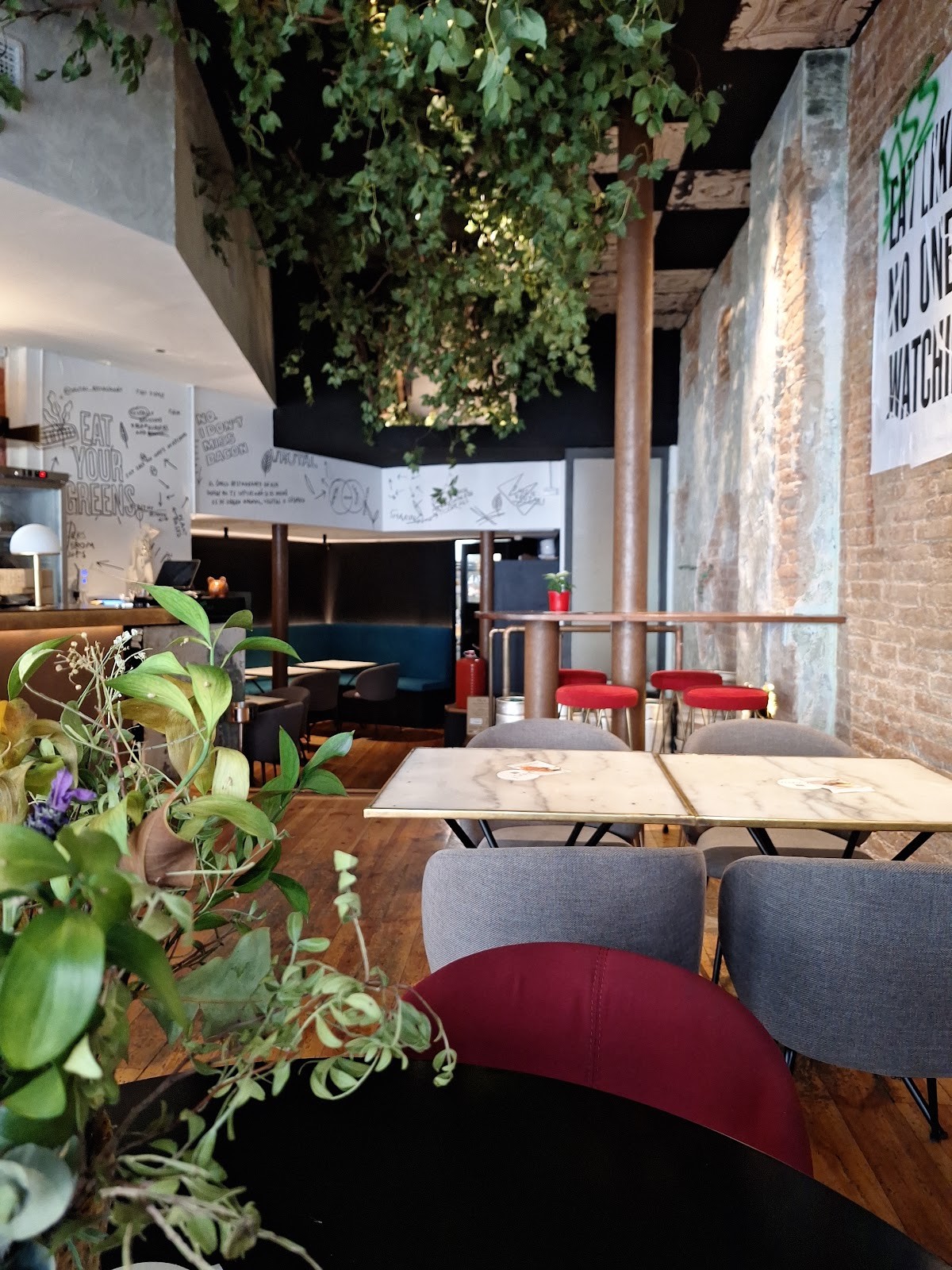 Vrutal | Vegan Burger Eixample: the place
