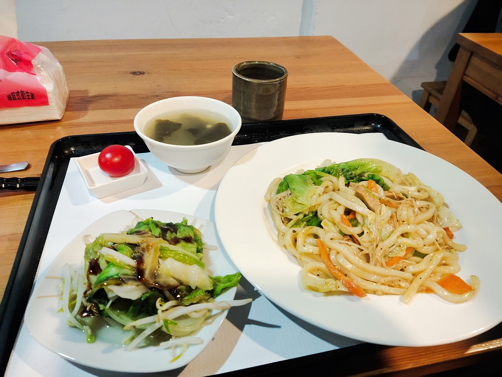 Lǜ Yě SùShí 綠也素食: food & drinks
