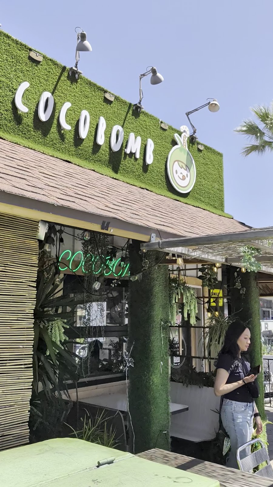 Coco Bomb - Linda Vista: the place