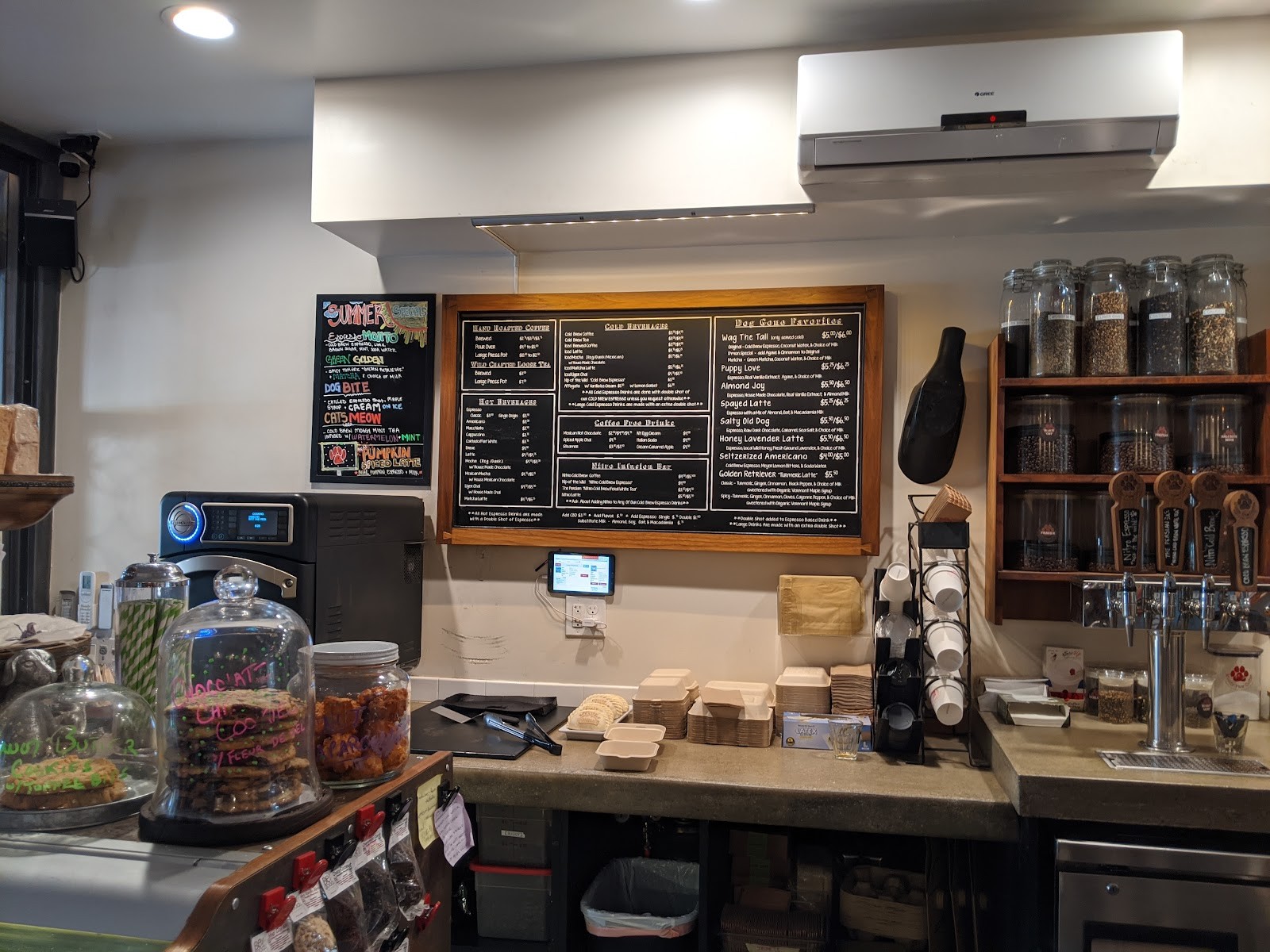 Muddy Paw Coffee & Park Eagle Rock: the place