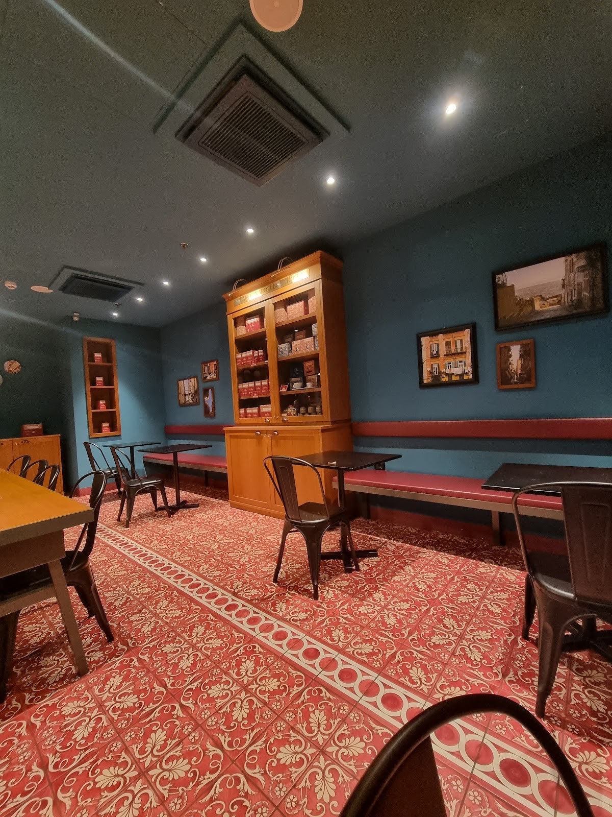 Caffè Napoli: the place