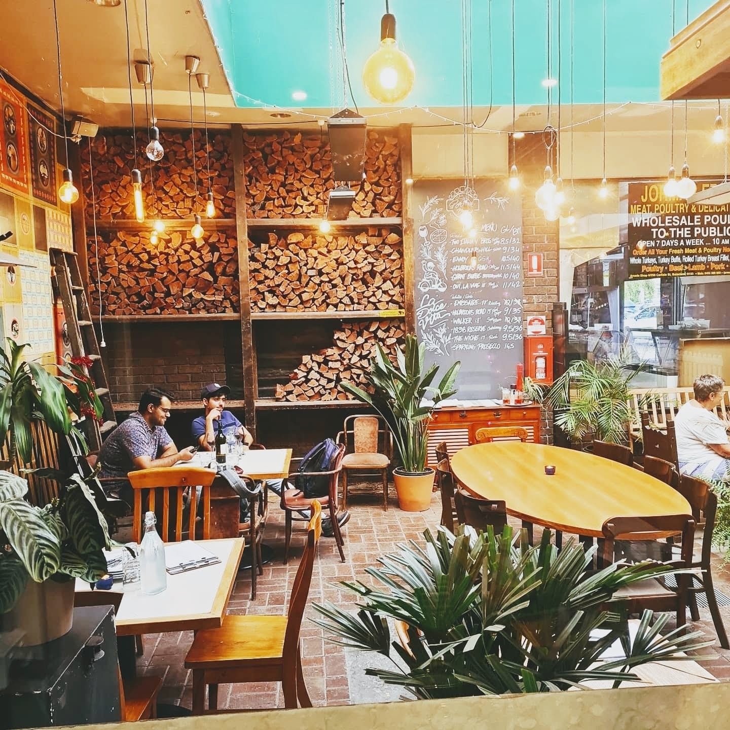 Portone Woodfired Pizza & Bar: the place