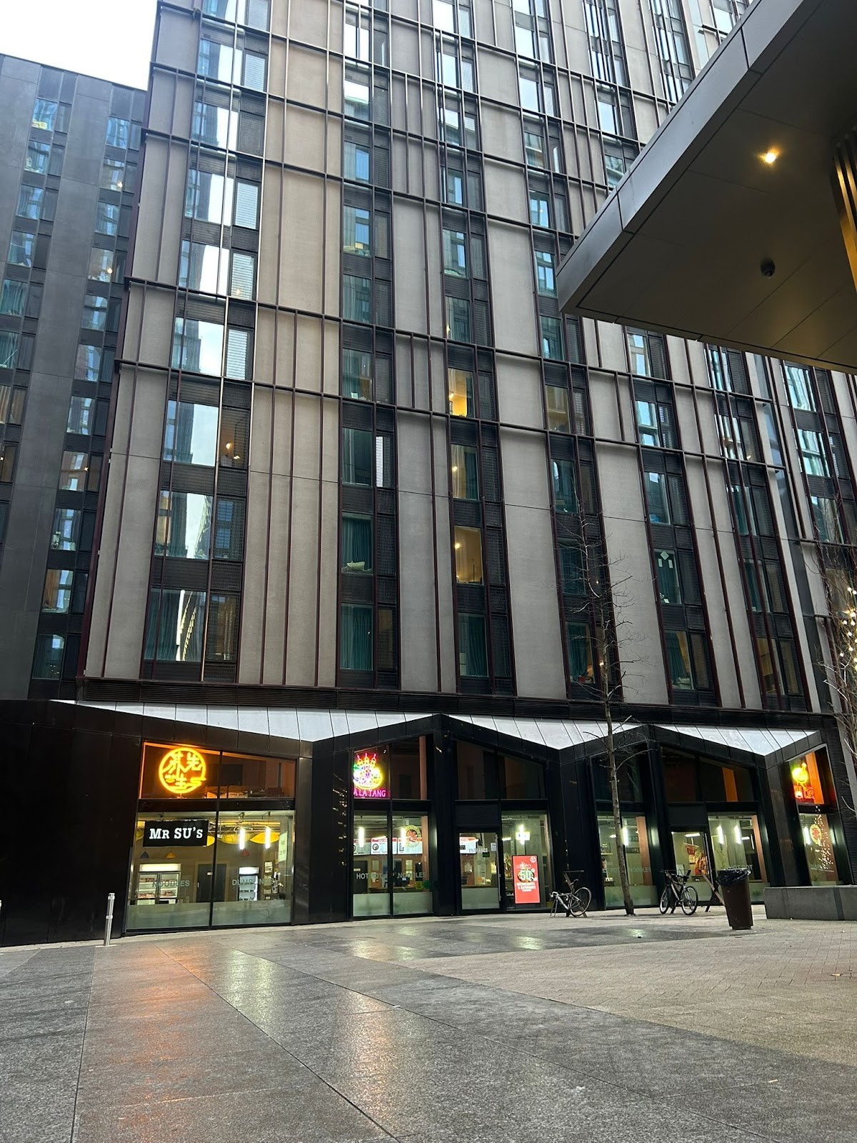 Mr Su's Noodles - Manchester Vita Circle Square: the place