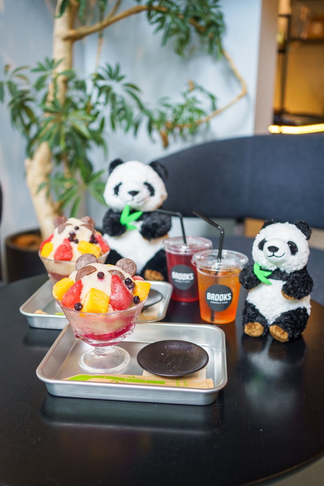 BROOKS GREENLIT CAFE: food & drinks