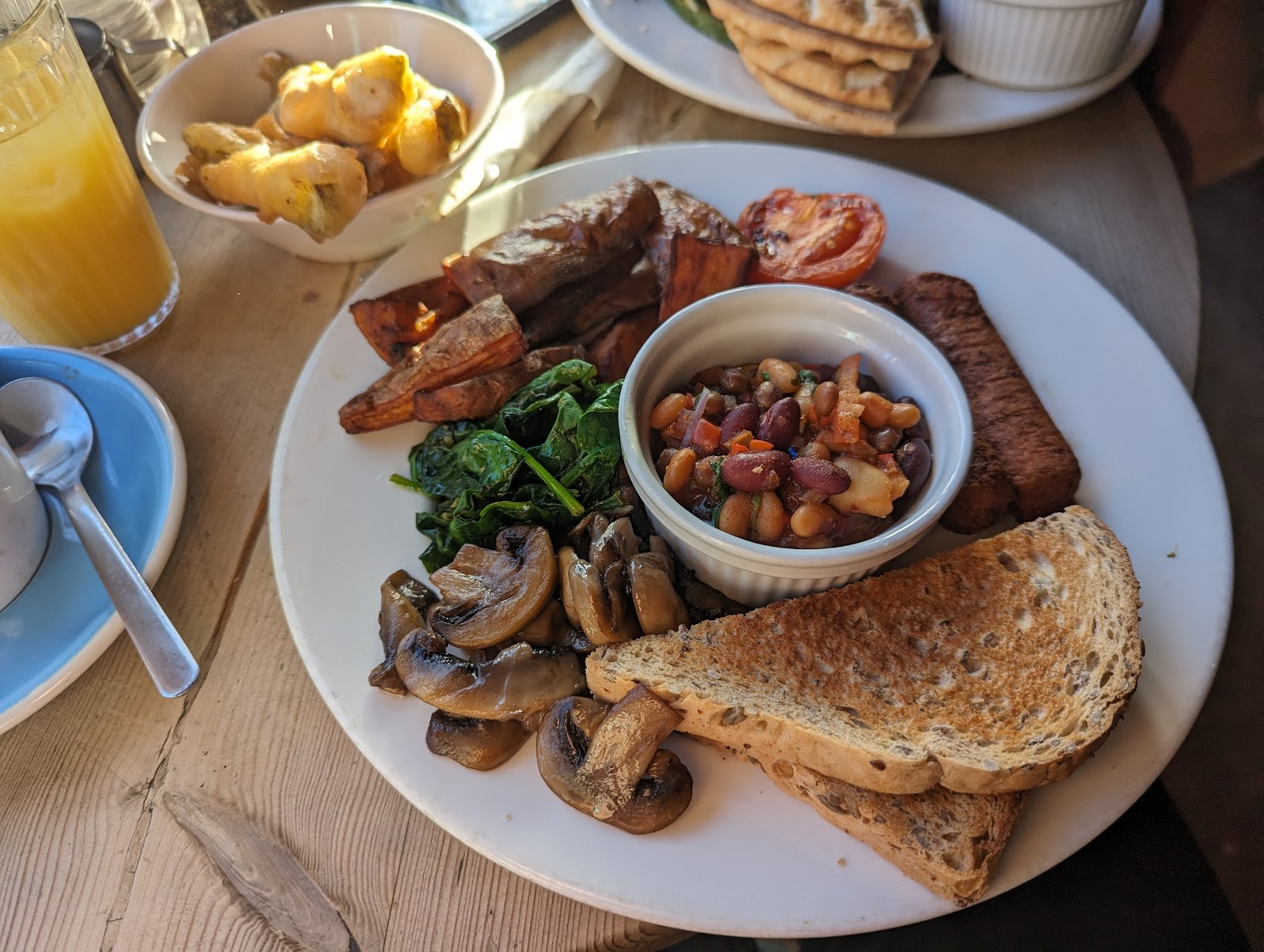 Fuel Cafe Bar: food & drinks