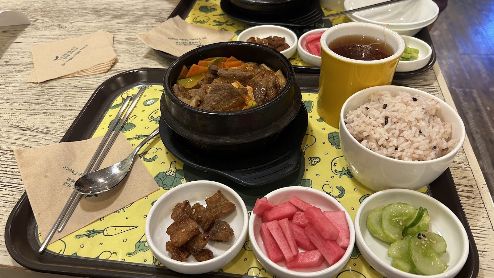Loving Hut Cafe: food & drinks
