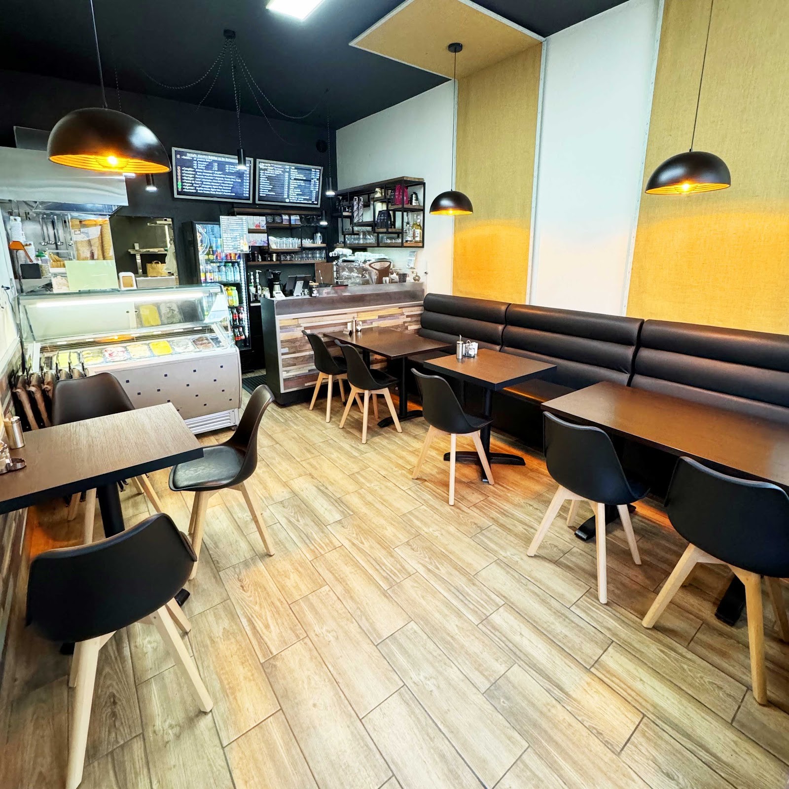Crêperie Carré: the place