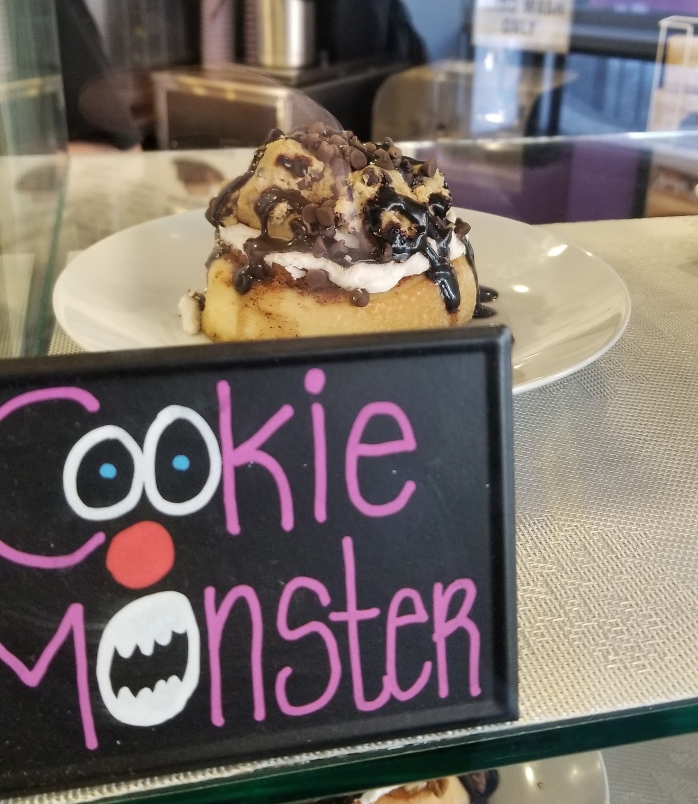 Cinnaholic: food & drinks