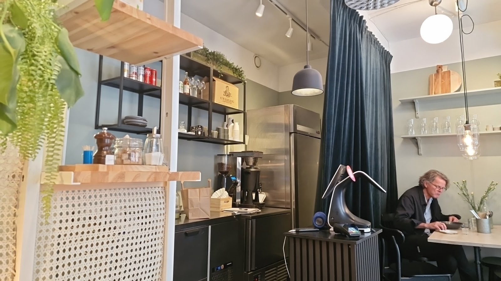 Systrarna Frö: the place