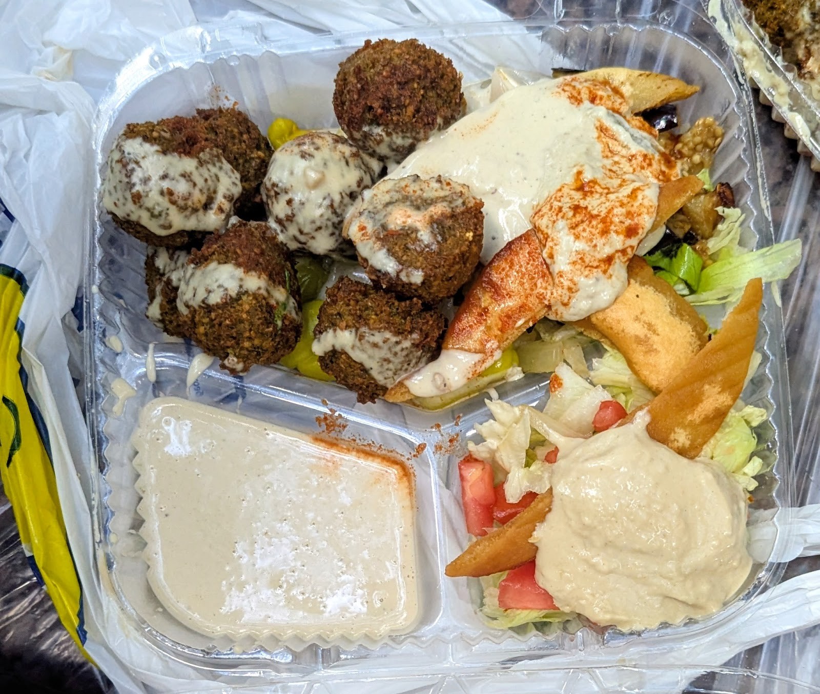 Sam's Falafel Stand: food & drinks