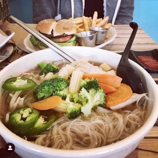 Alice & Friends' Vegan Kitchen: food & drinks