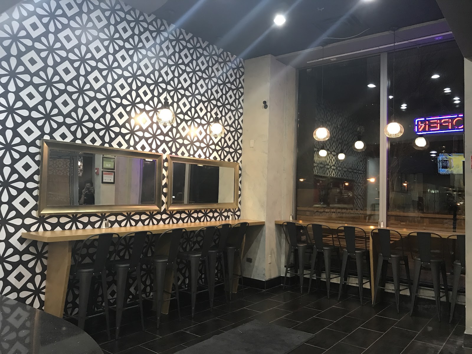 Taco Maya: the place