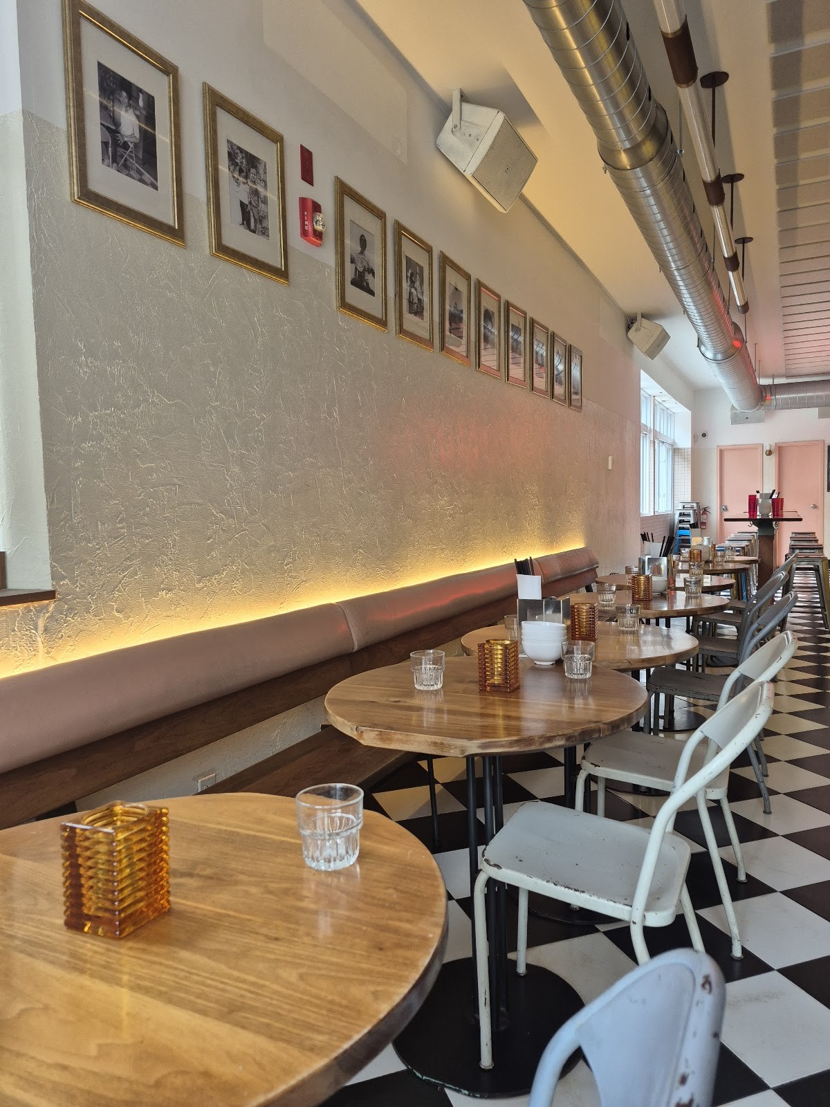 Le Red Tiger — Le Village | Restaurant vietnamien à Montréal: the place