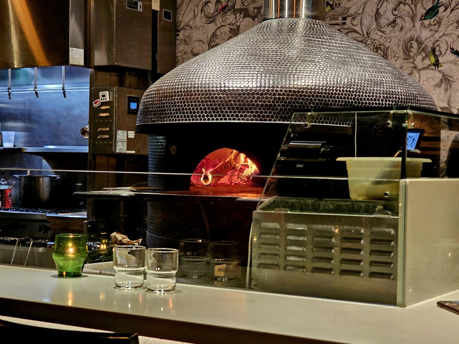 Sopra Sotto Pizzeria: the place