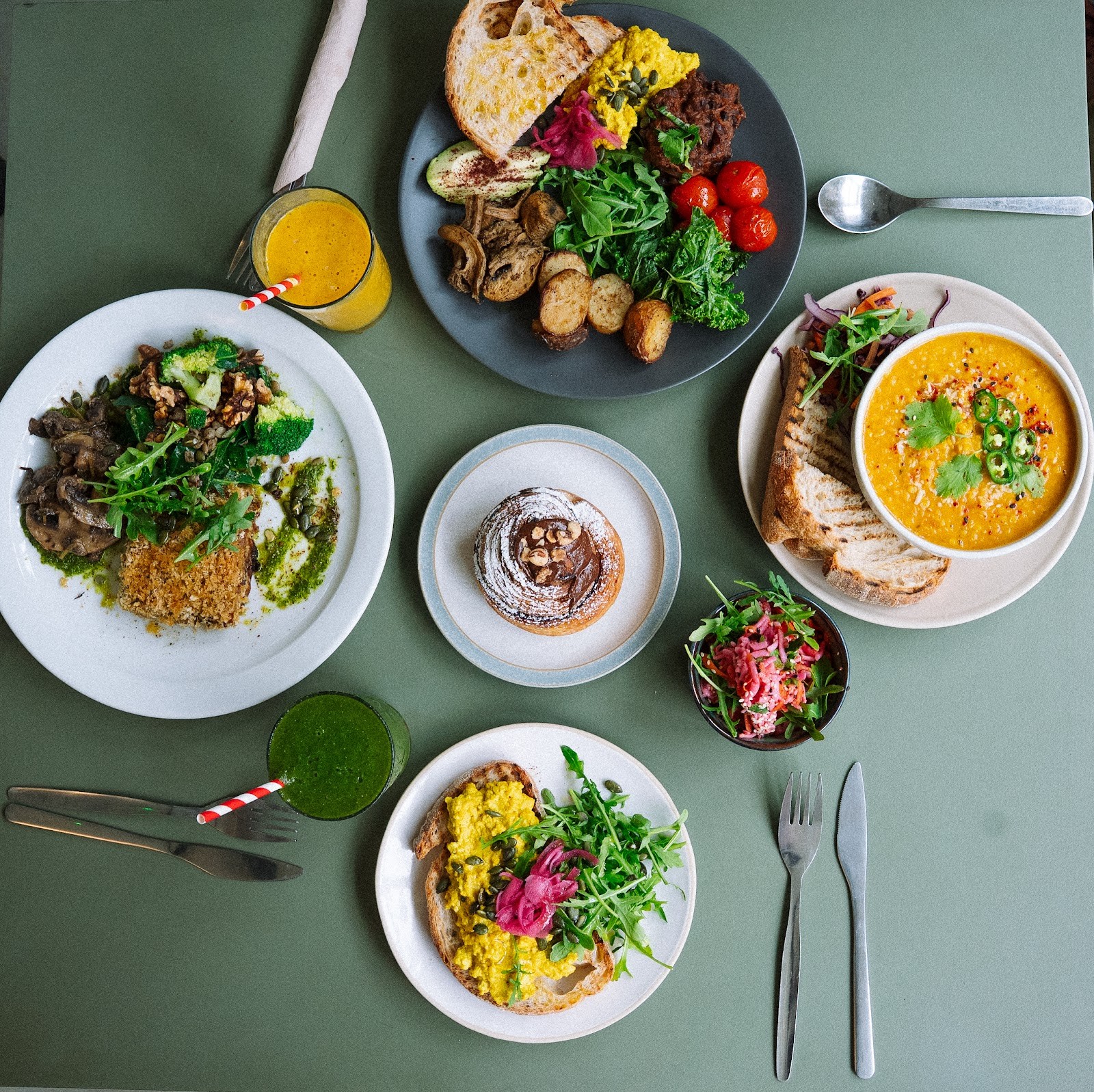 Mandala Café Bethnal Green: food & drinks