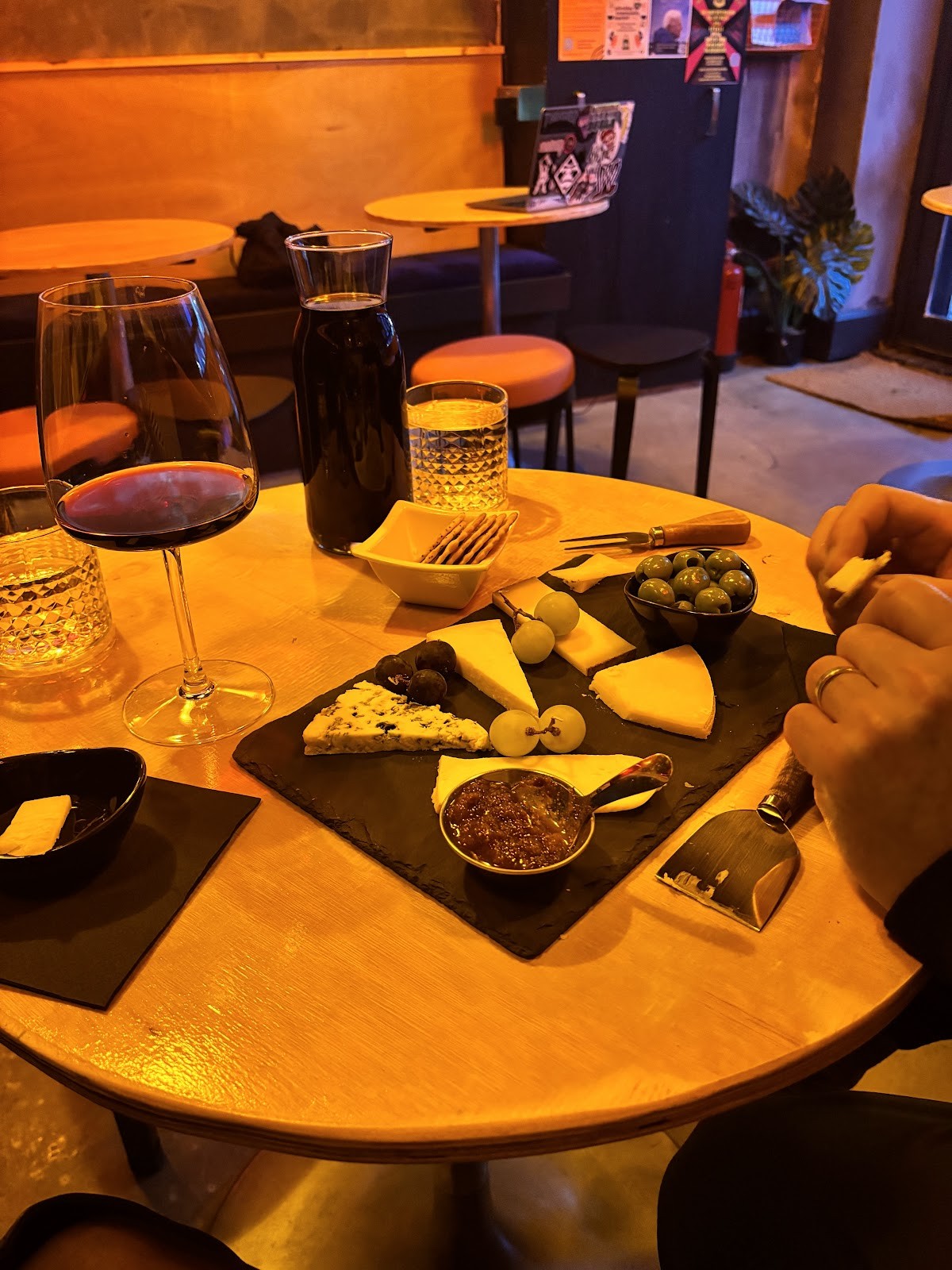Cheddar Stirchley: food & drinks