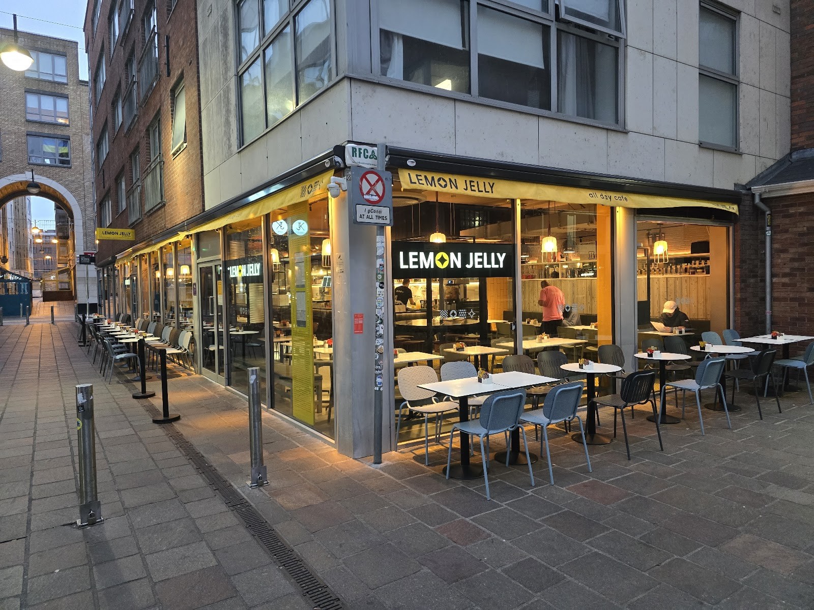 Lemon Jelly Cafe: the place