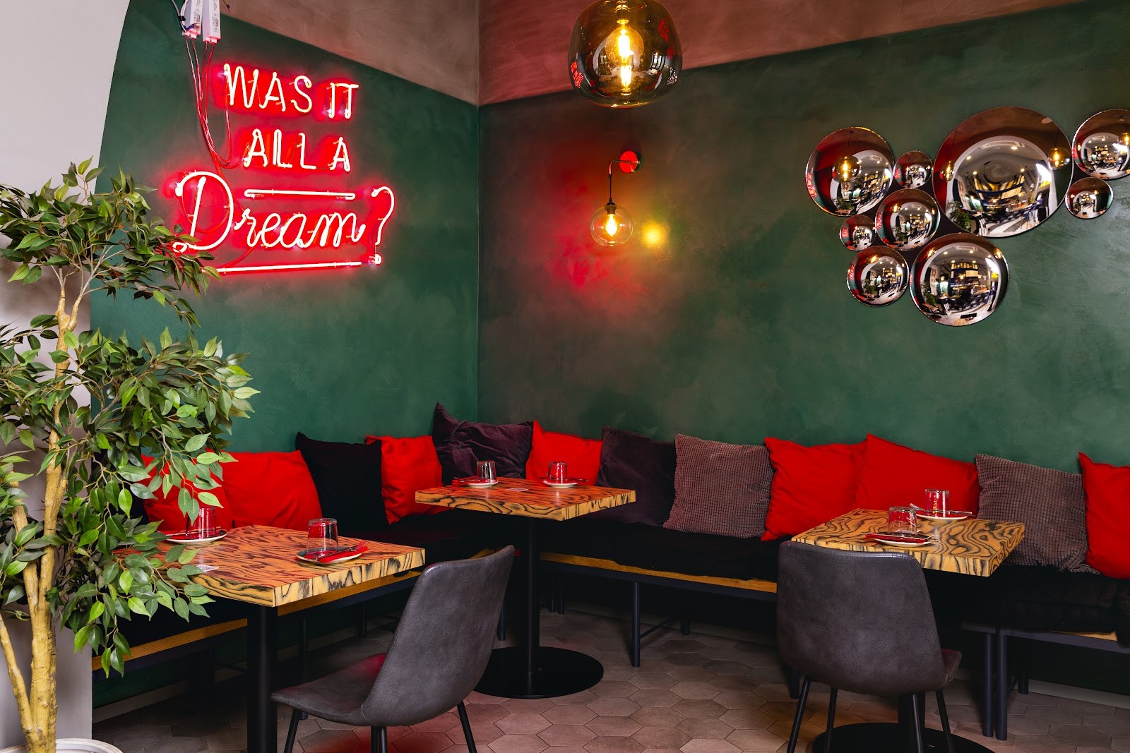 CULT Burger Restaurant: the place
