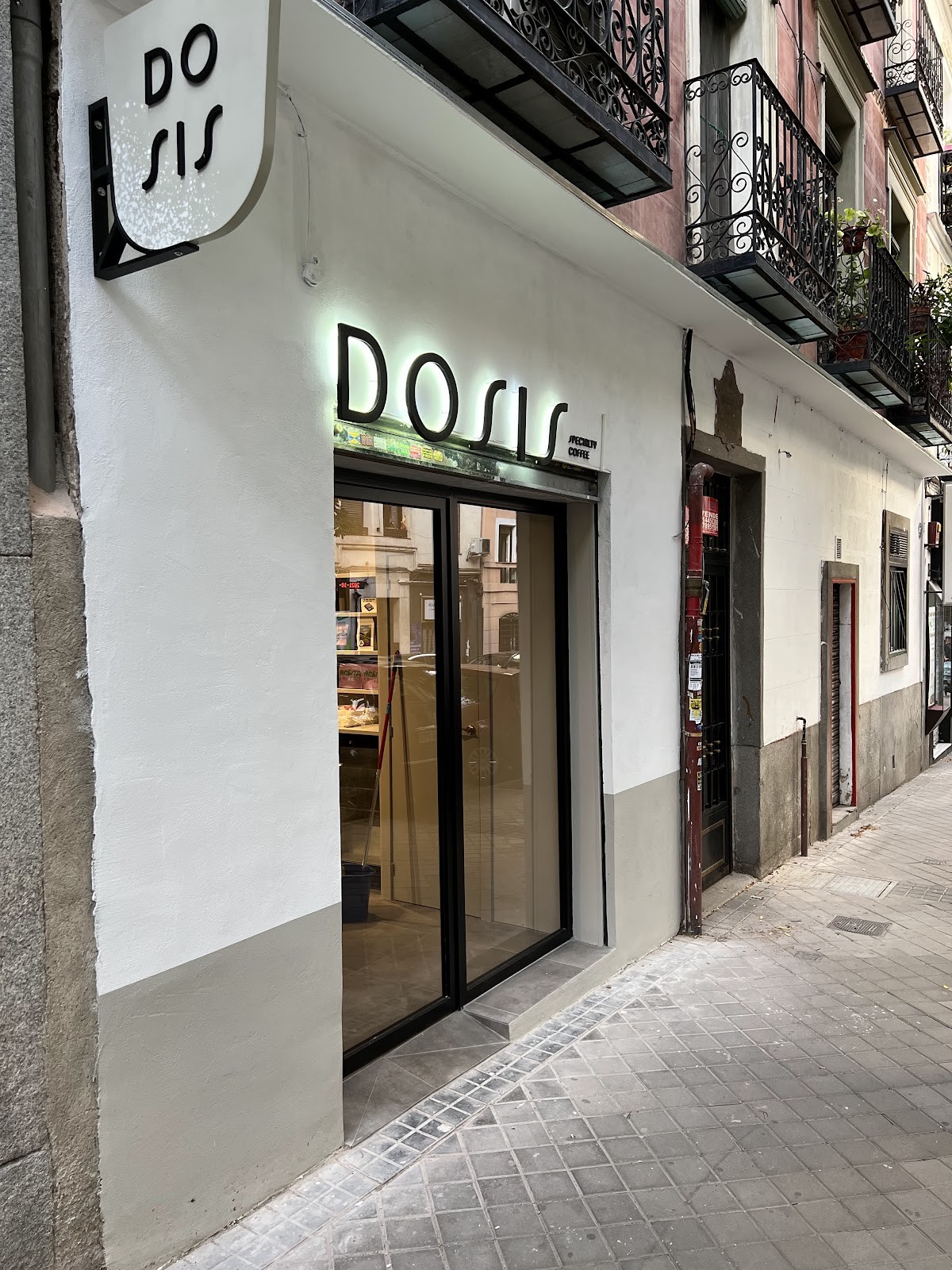 DOSIS CAFE: the place