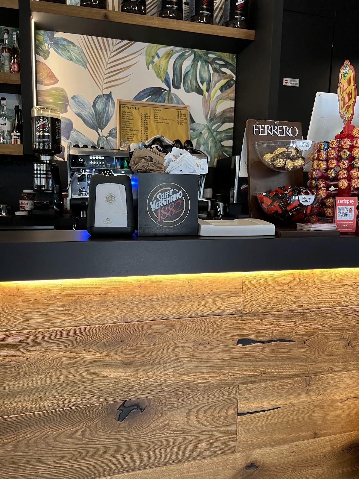 Slow Caffè Wine Bar: the place