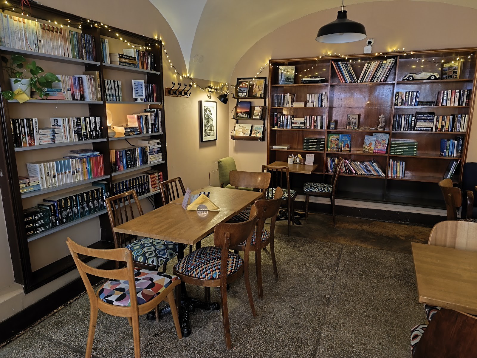 Shabby Coffee • Wine • Books: the place