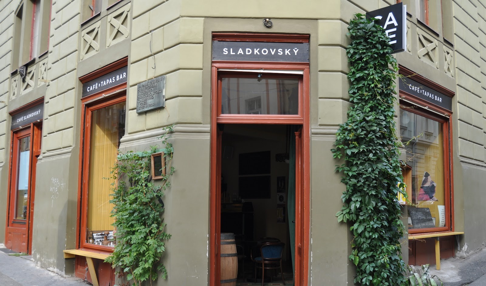 Café Sladkovský: the place