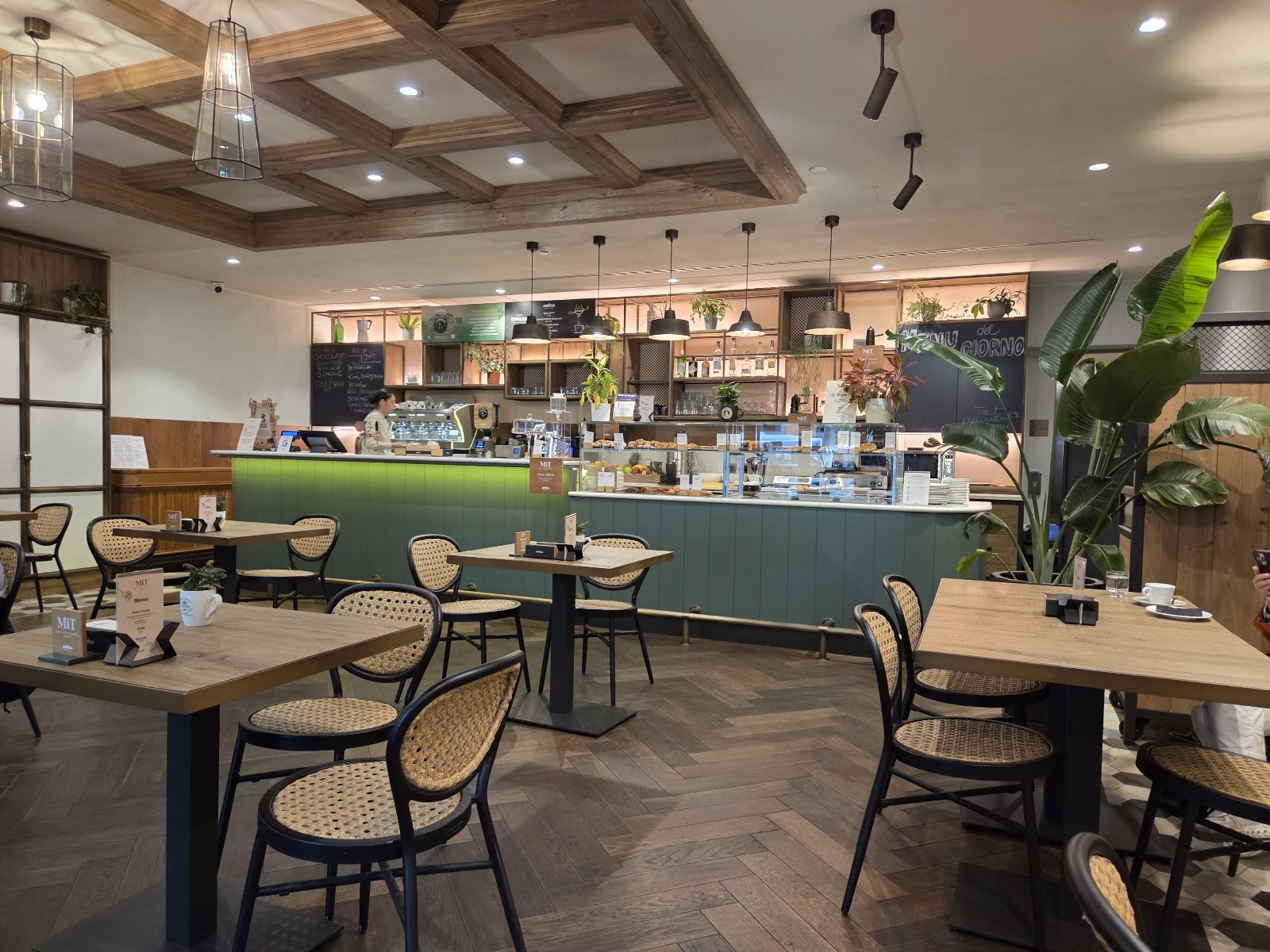 MiT Food & Coffee Brewery: the place