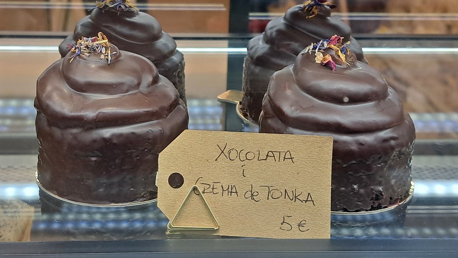 Tonka Pastisseria Vegana: food & drinks