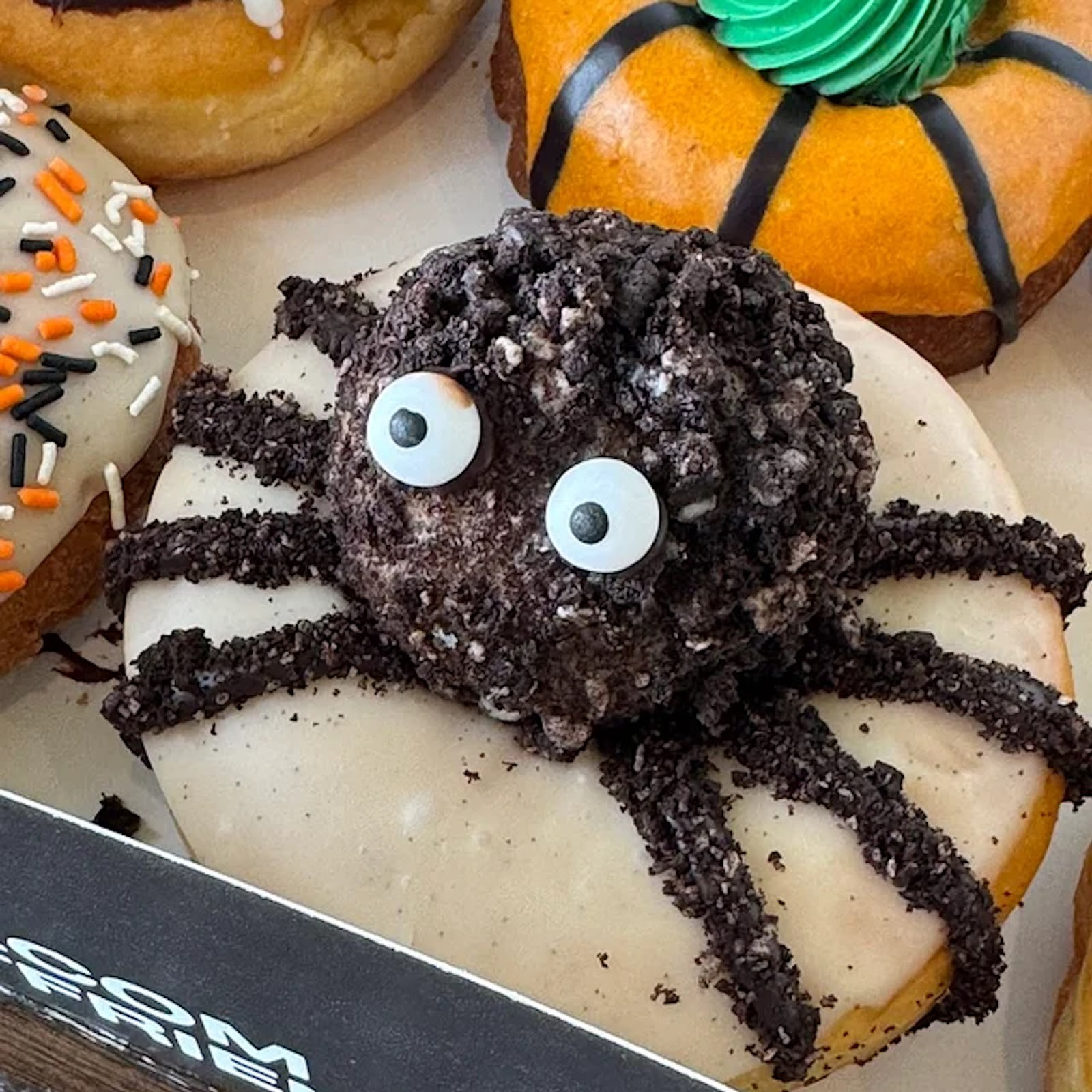 Donut Friend - DTLA - Dessert, Ice Cream, Coffee & More: food & drinks