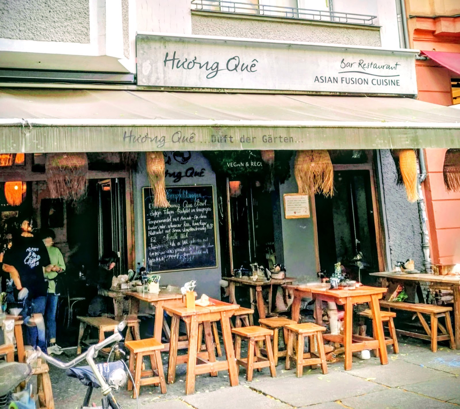 Huong Que - Mitte: the place