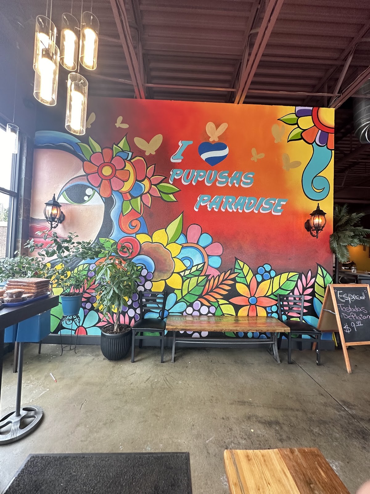 Pupusas Paradise 3: the place