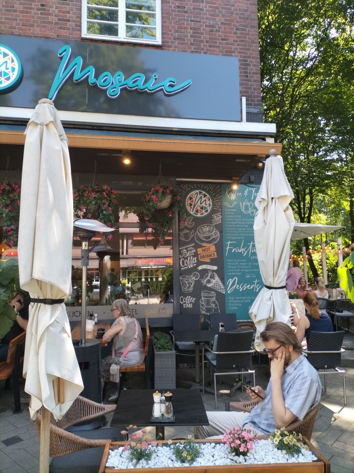 Café Mosaic: the place