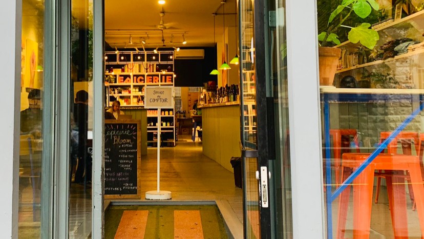 Le Café Bloom: the place