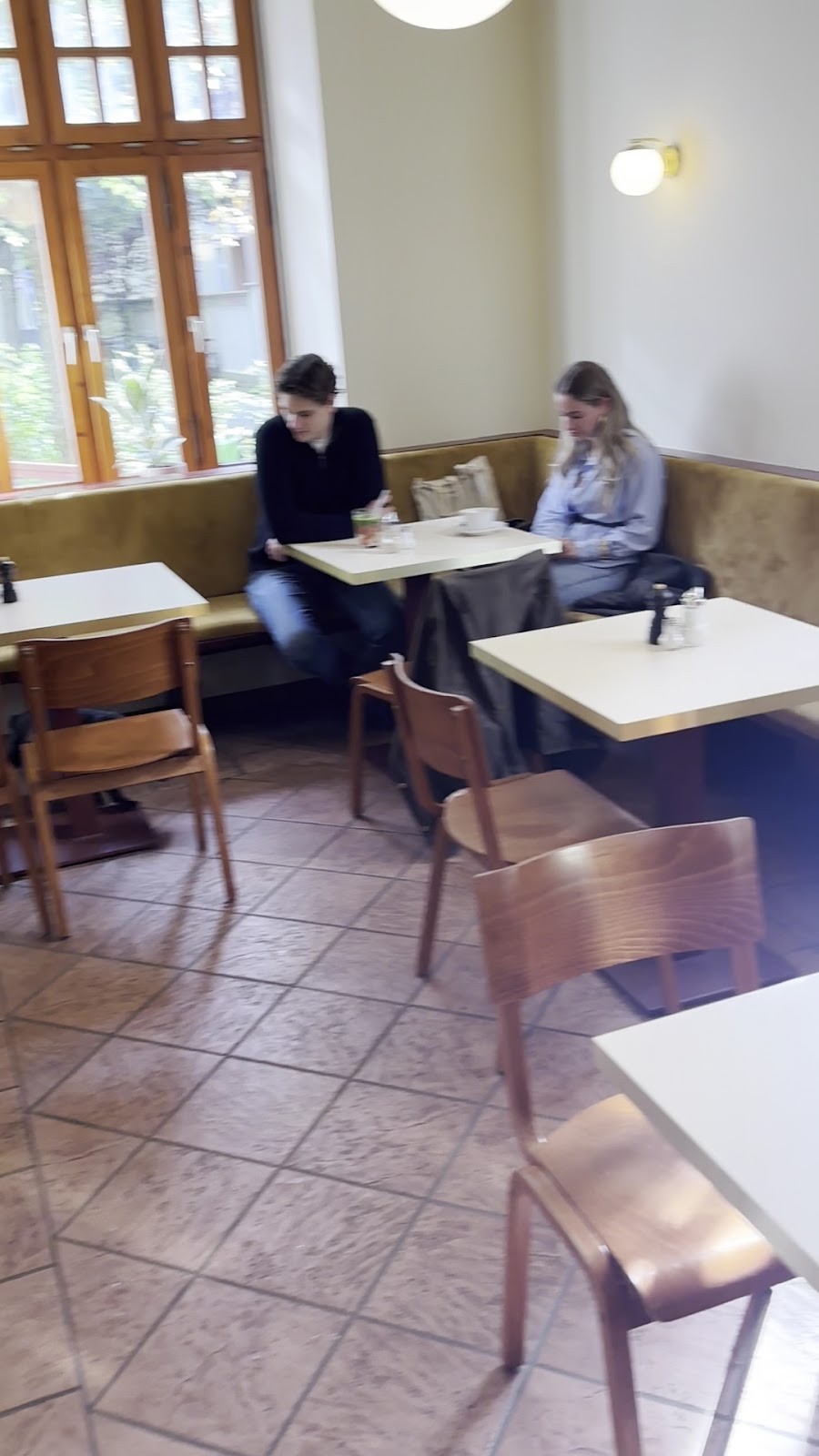 OM NOM NOM CAFÉ: the place