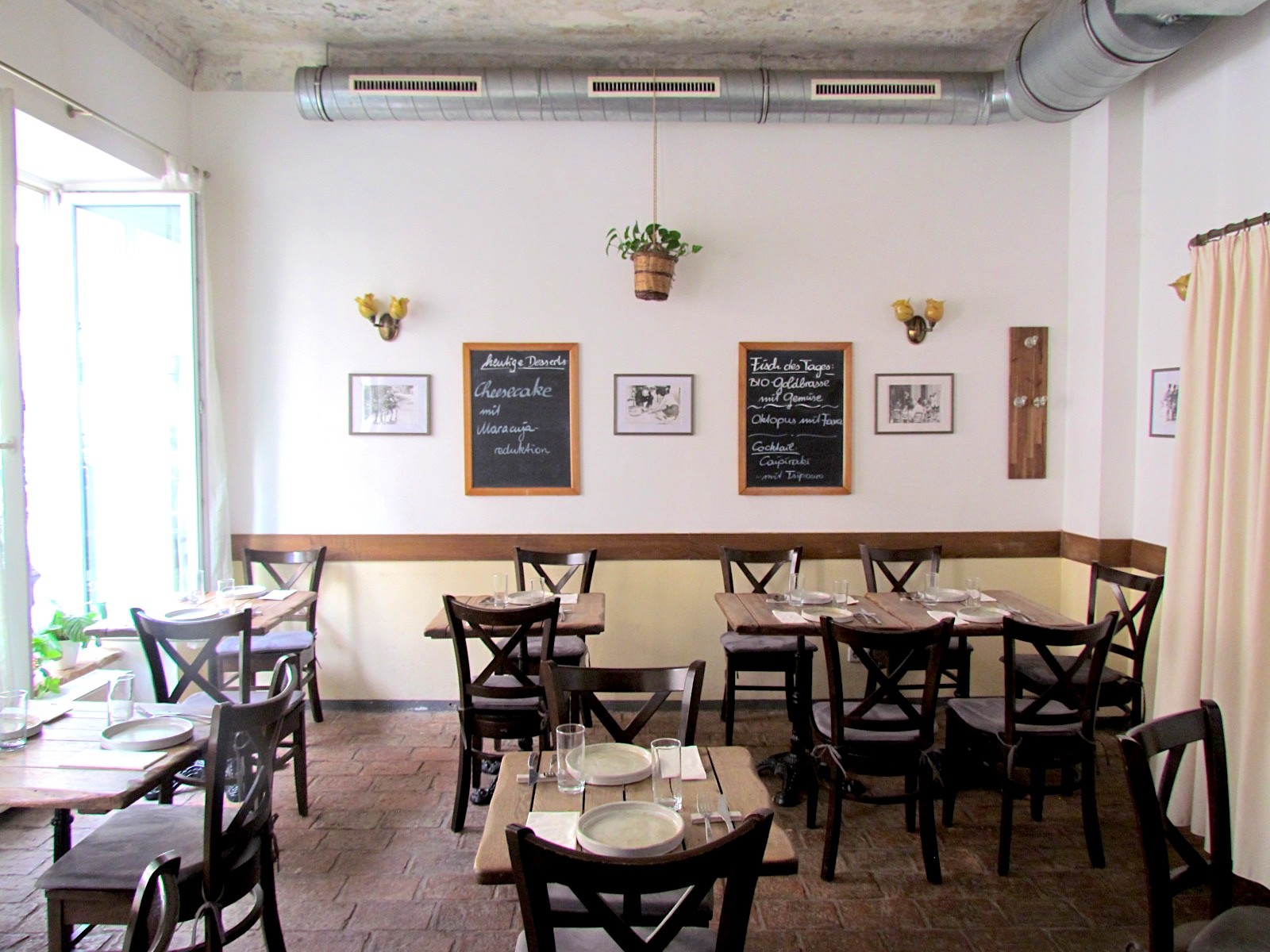 Kafeneon - Καφενείο: the place