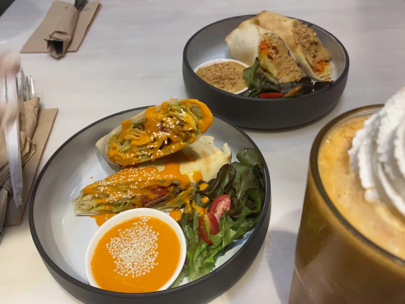 VEGANERIE Ratchathewi: food & drinks