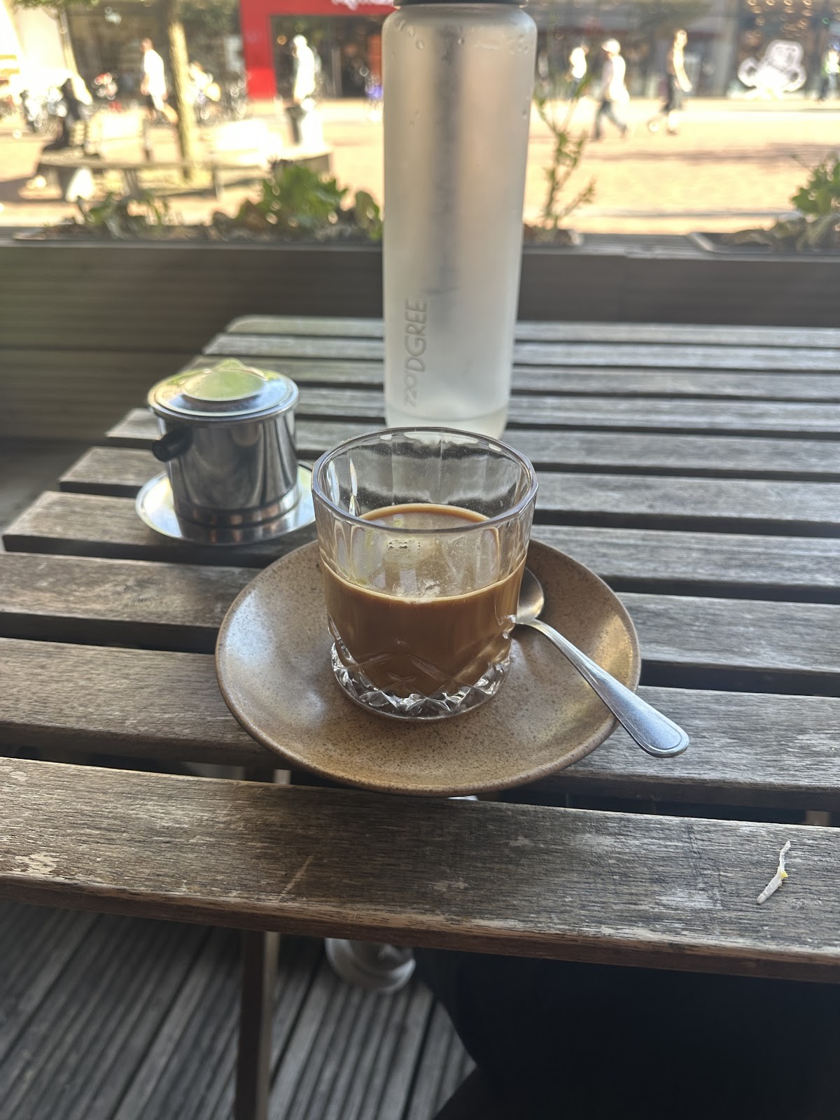 TA Vegan House Altona: food & drinks