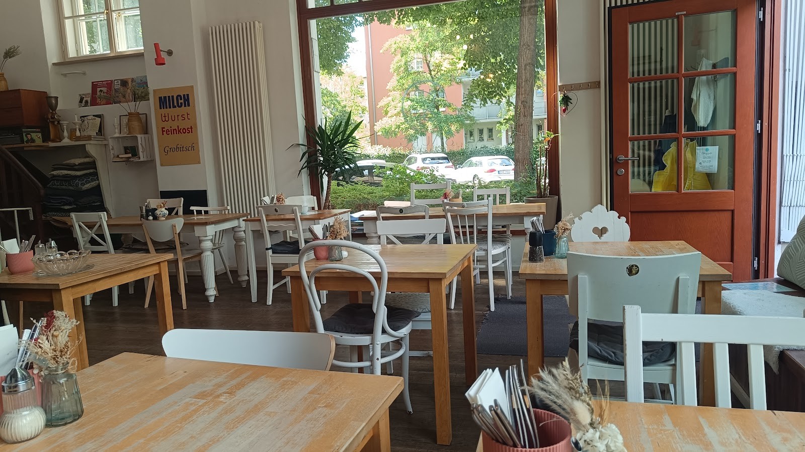 Café Simurg: the place