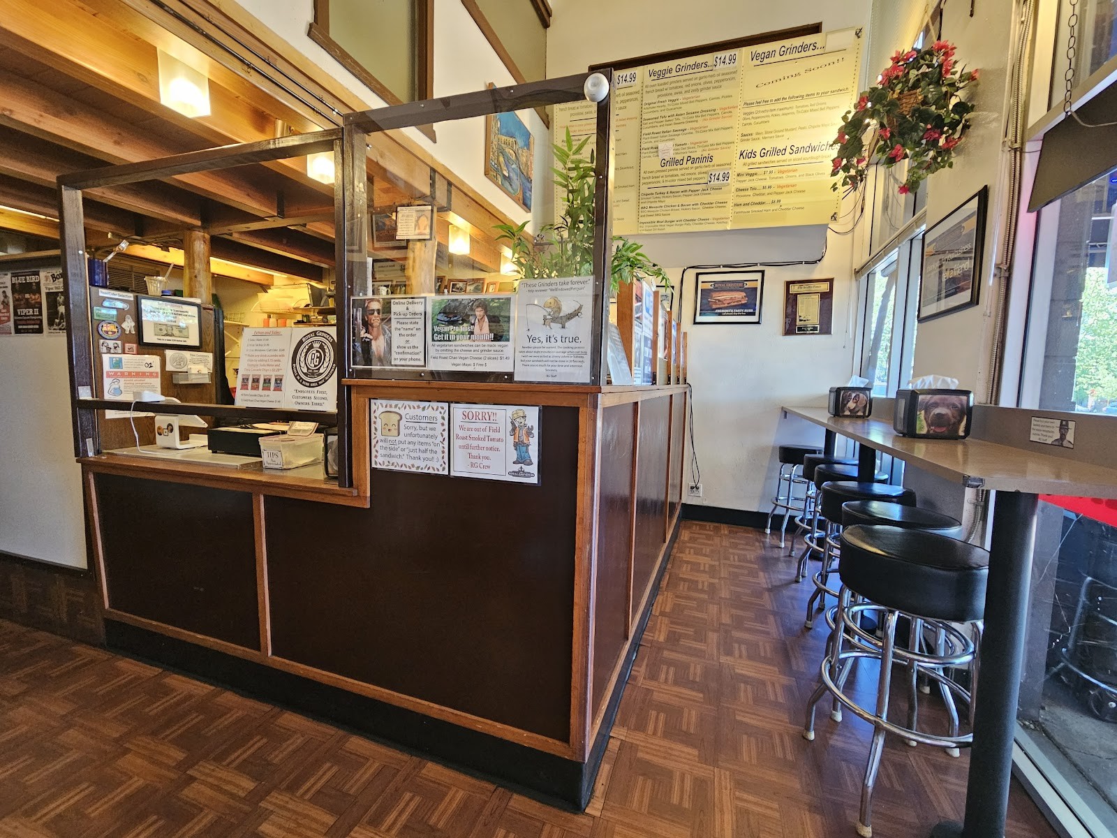 Royal Grinders: the place