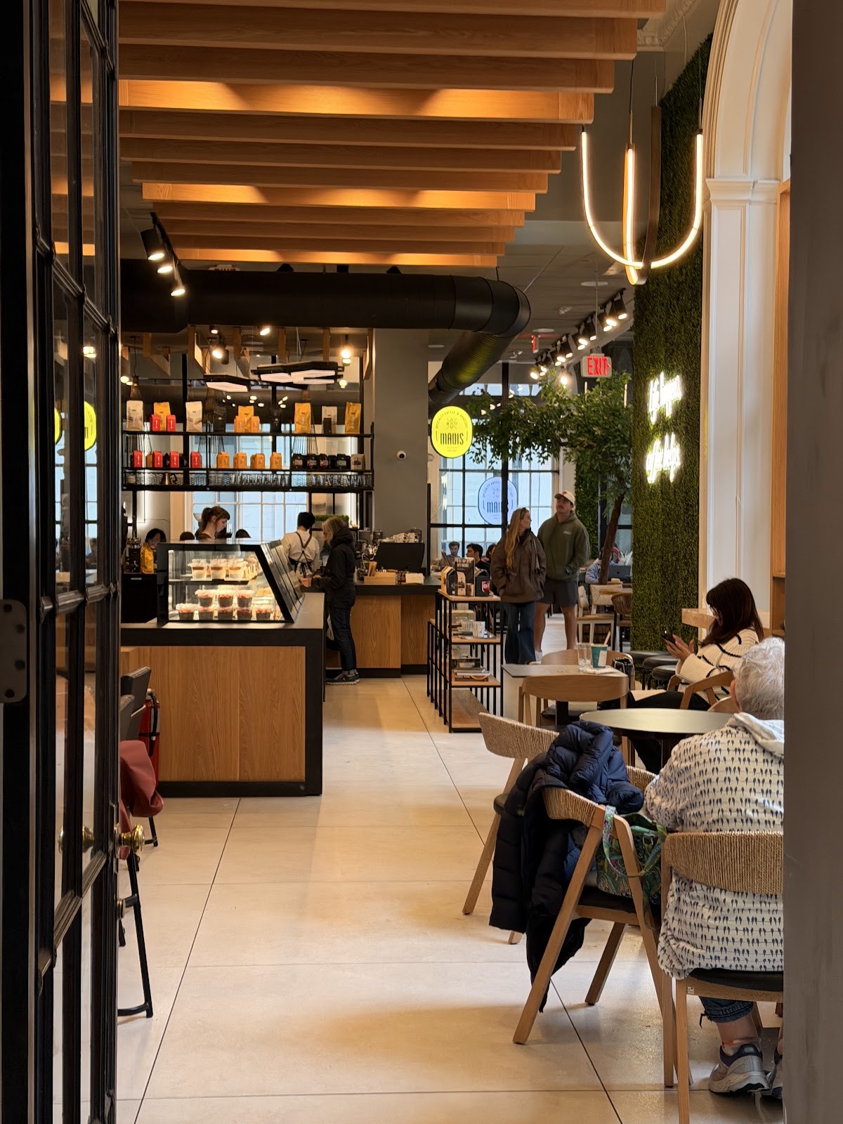 Madis Coffee Roasters: the place