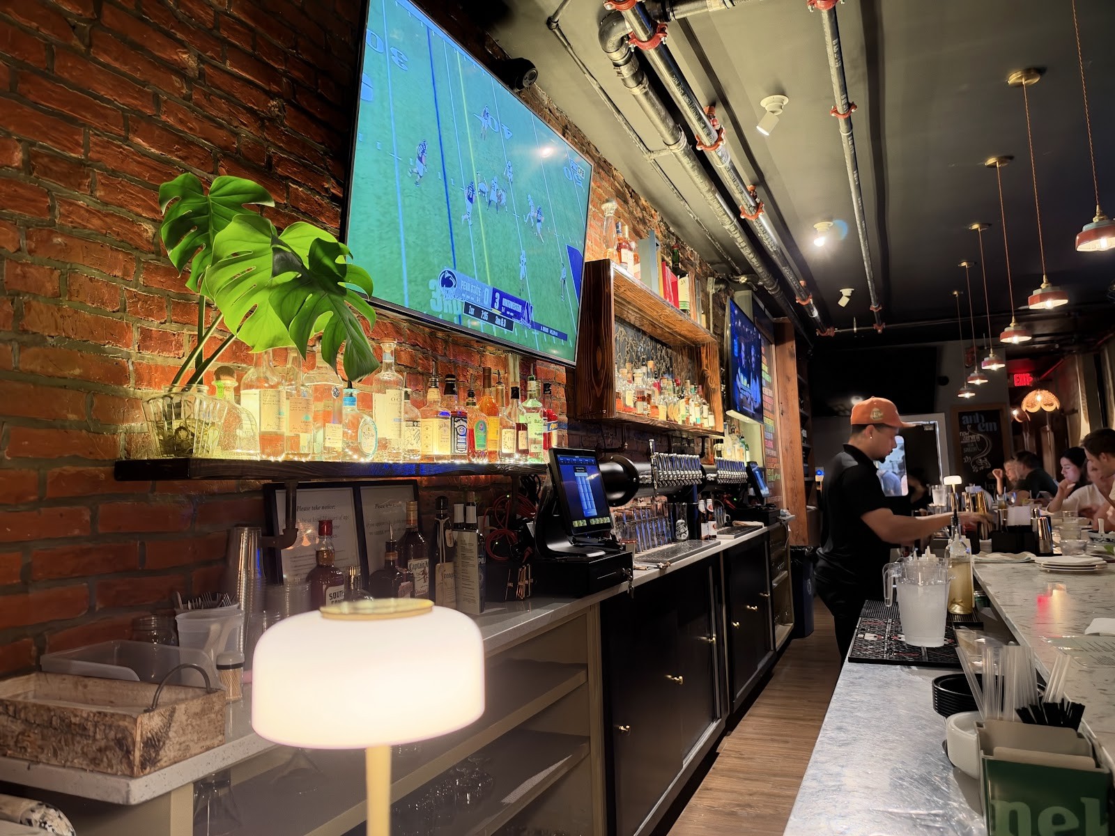 Anh Em Philly: the place