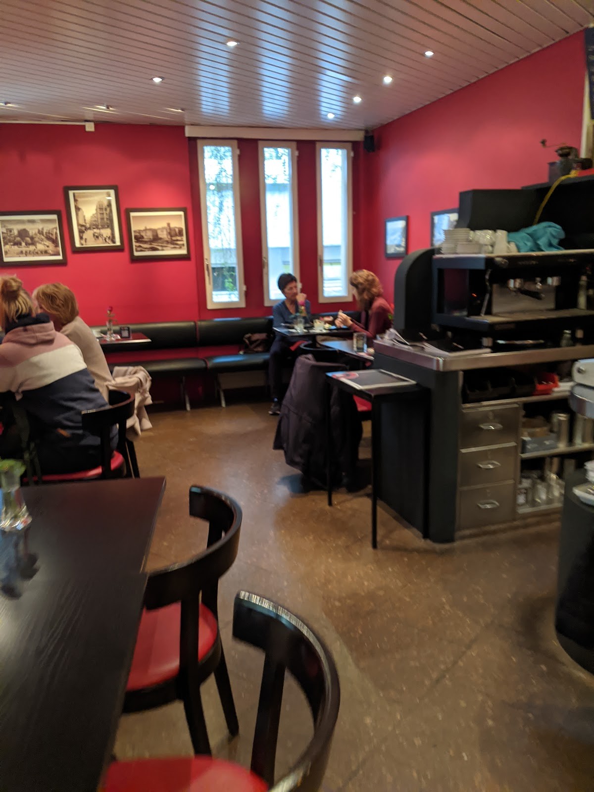 Noon: the place