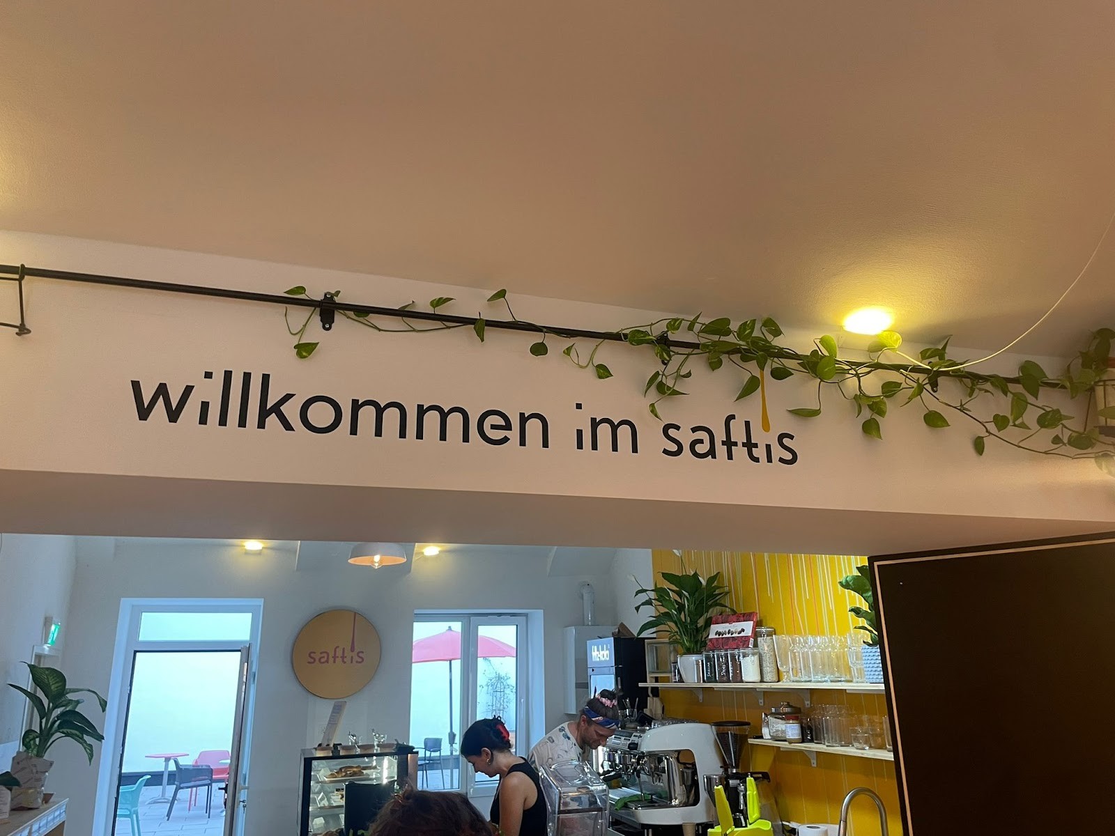 Saftis Juice Café Bar: the place