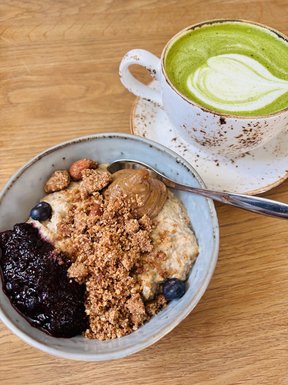 Roots Helsinki Yoga Studio & Cafe: food & drinks