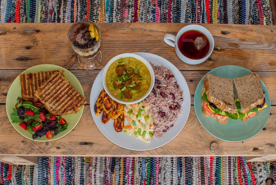 Aubergine Café: food & drinks