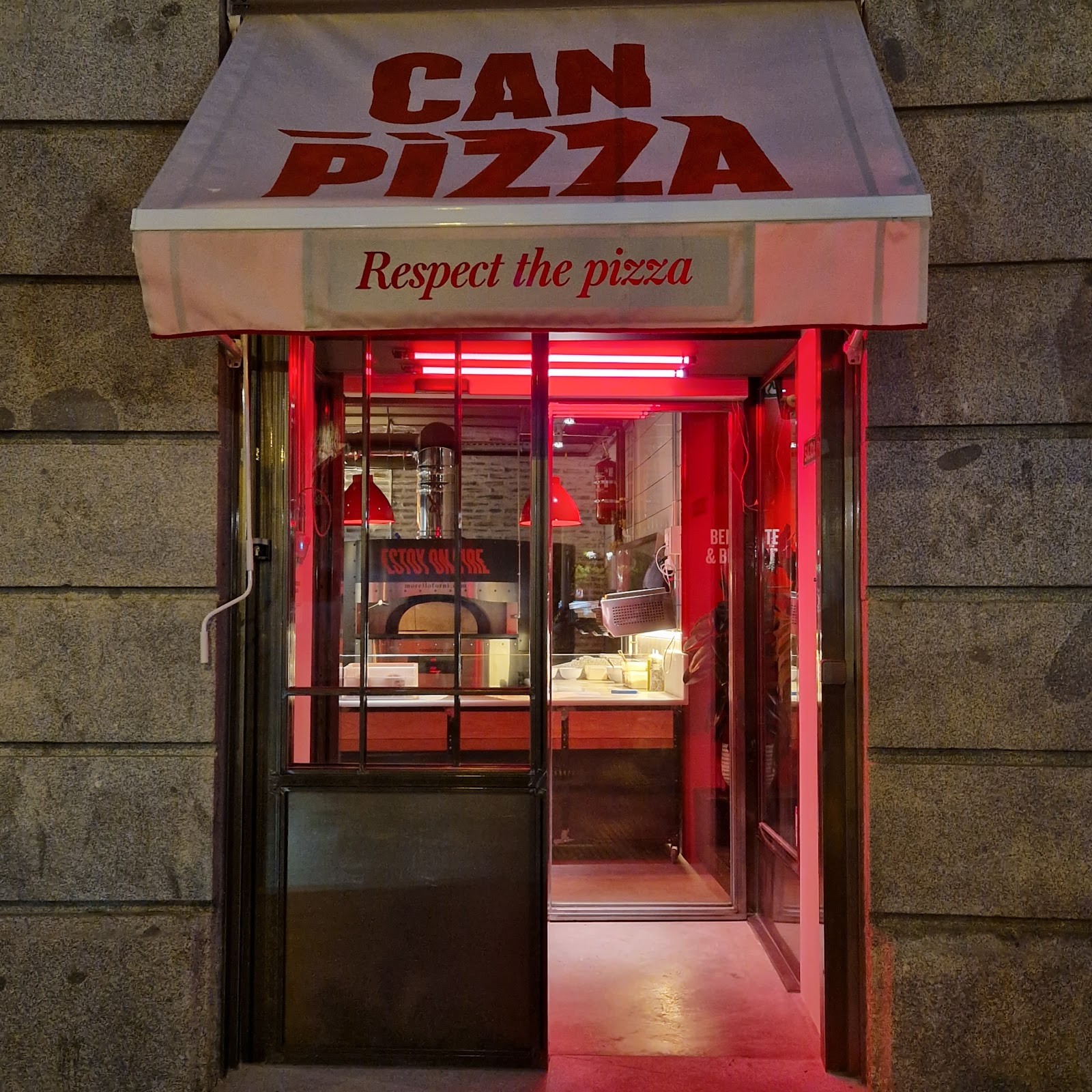 Can Pizza: the place