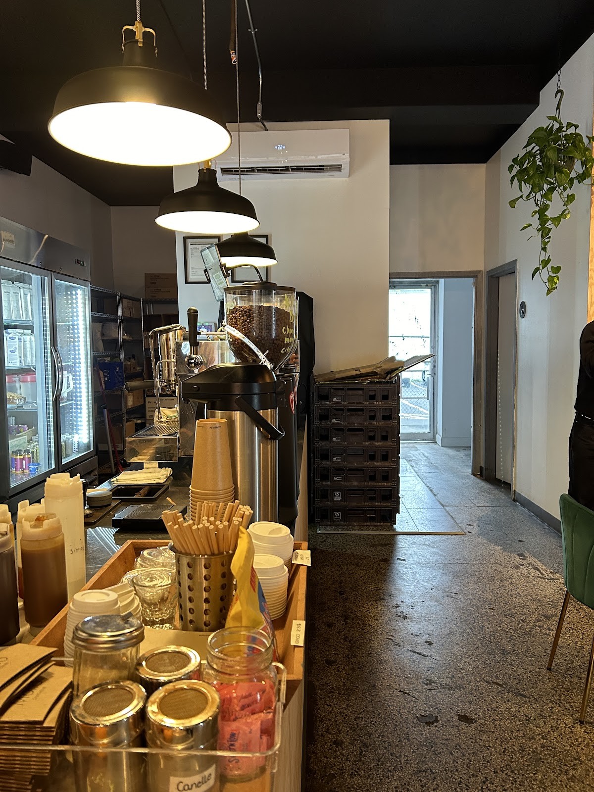 Mollo Boulangerie - Café: the place