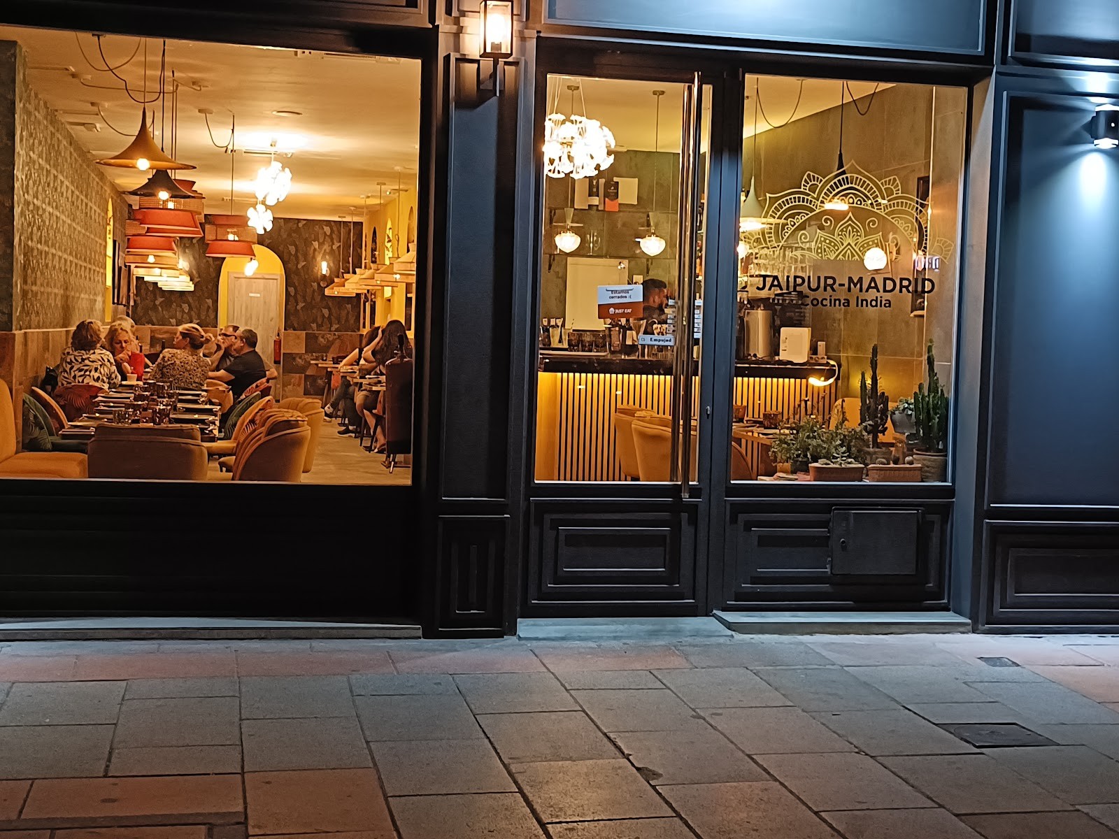 Restaurante Jaipur Madrid: the place